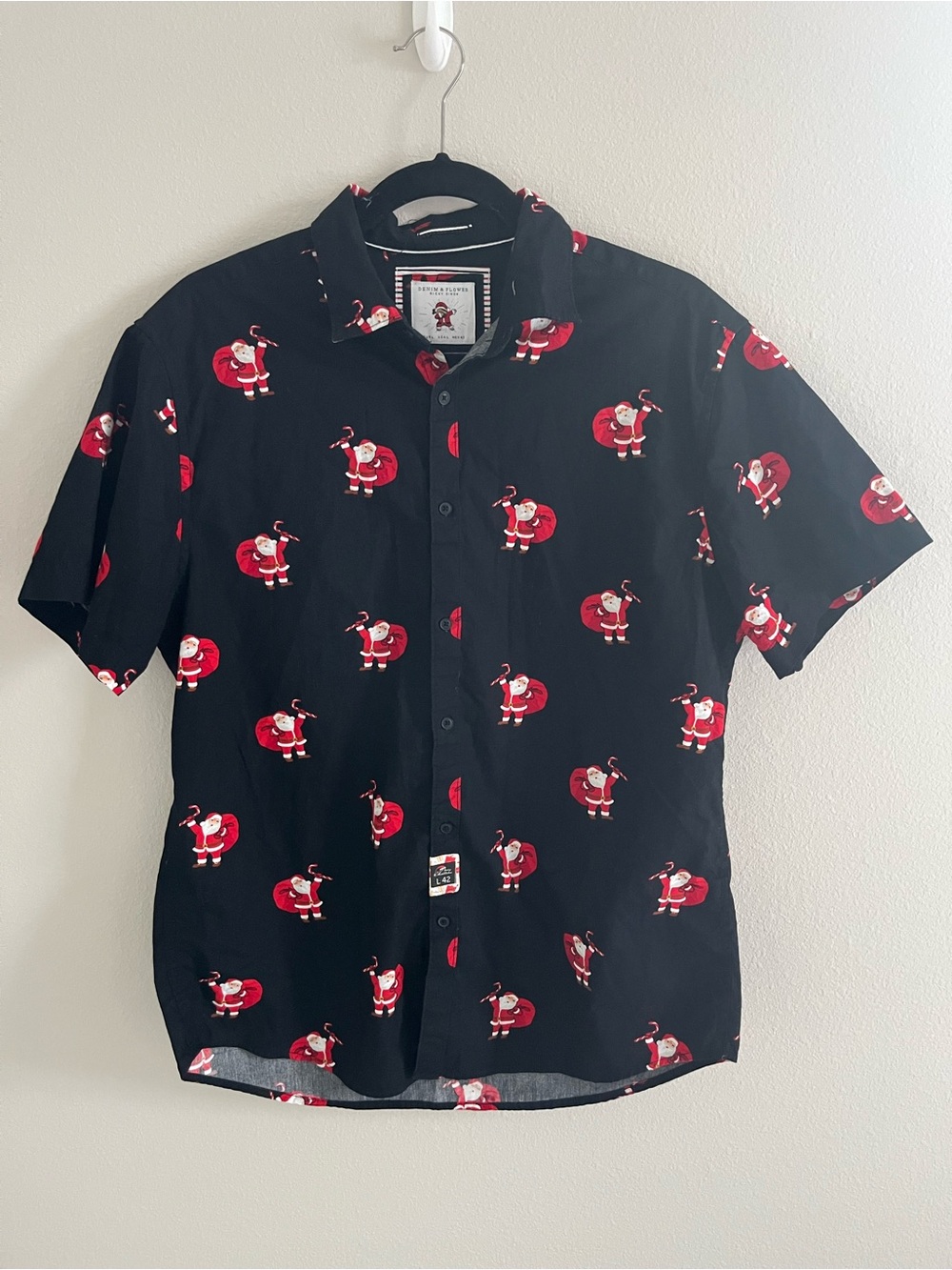 Denim & Flower Ricky Singh Black Short-Sleeve Button-Down with Red Santa Print L
